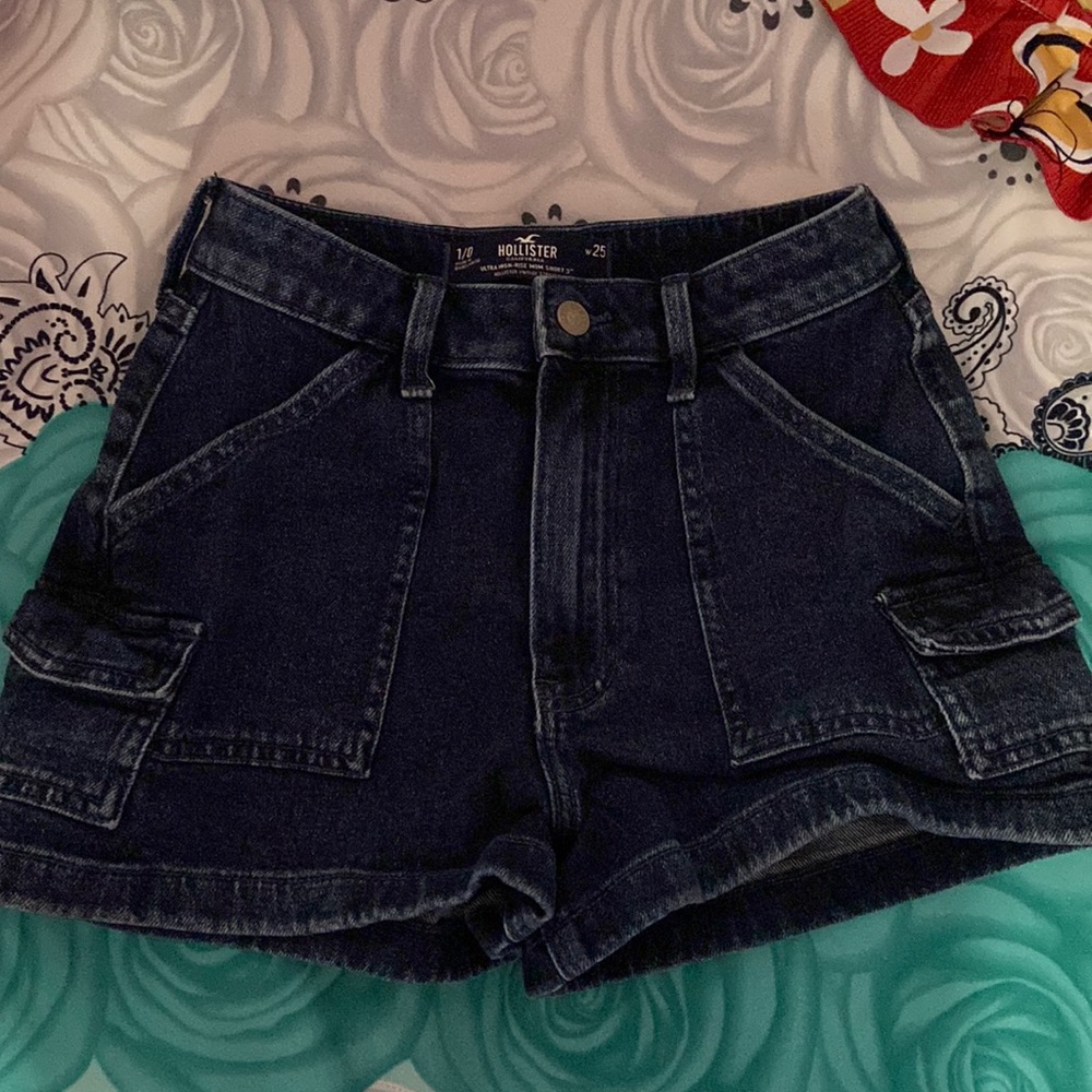 HOLLISTER ULTRA HIGH RISE JEAN SHORTS